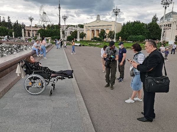 Лучшие практики доступной среды: Москва, июль 2021 г., ВДНХ - условия мобильности для инвалидов-колясочников